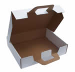 Белый картонный чемодан в открытом виде